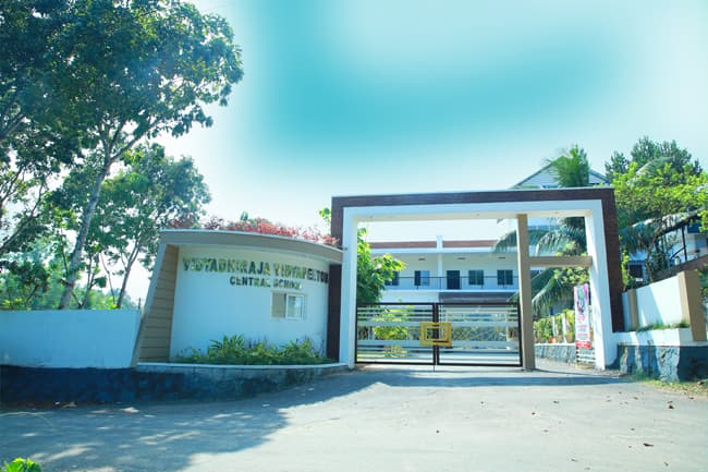Vidyadhiraja Vidyapeetom — campus and school grounds