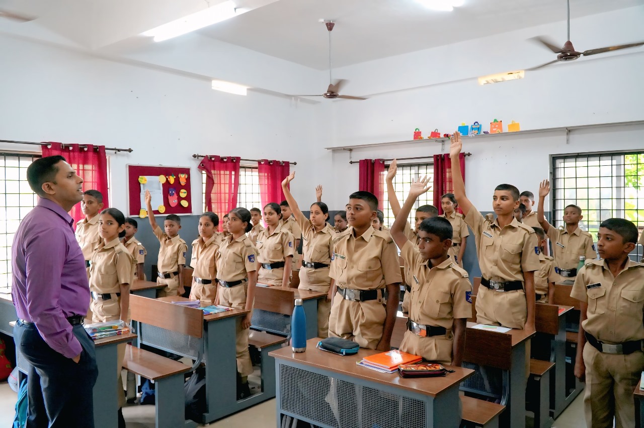 Sarin Sir campus visit — file sarin-visit-08.jpg