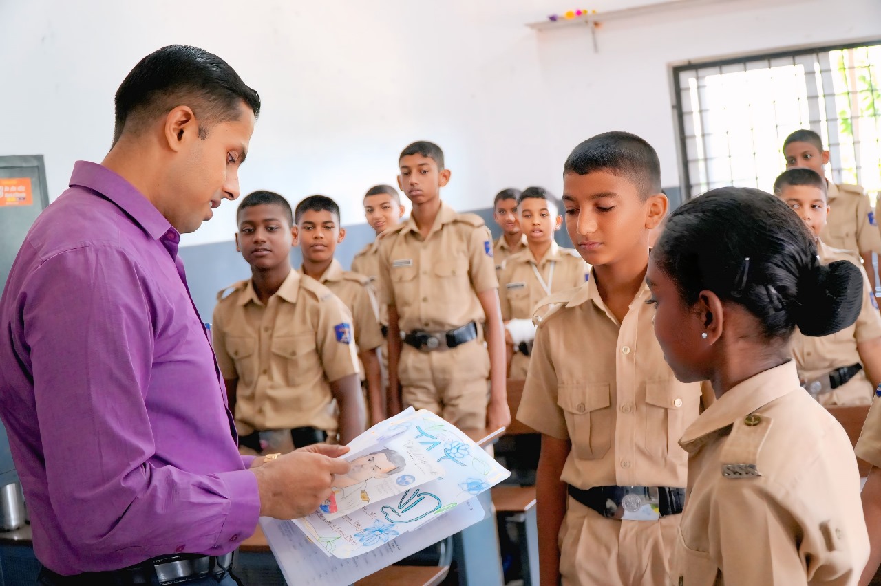 Sarin Sir campus visit — file sarin-visit-14.jpg